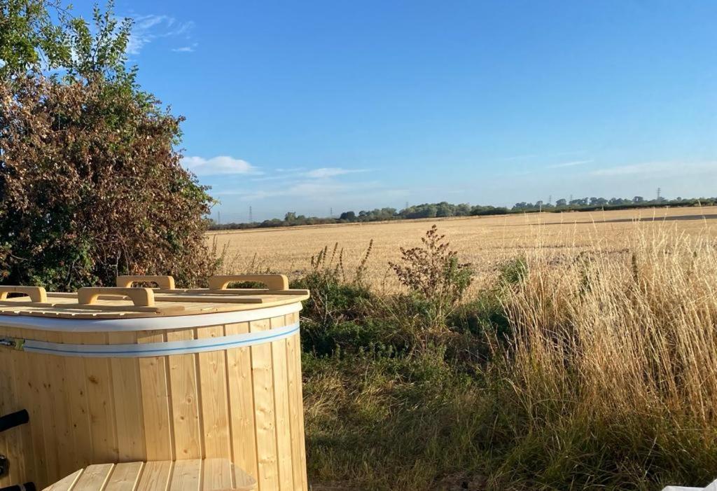 Fen Meadows Glamping - Luxury Cabins And Bell Tents Cambridge  Exterior foto